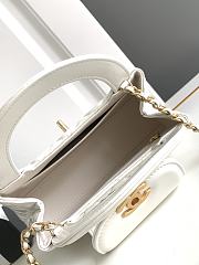 Chanel Kelly Bag in White - 19x13x7cm - 3