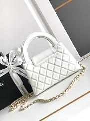 Chanel Kelly Bag in White - 19x13x7cm - 2