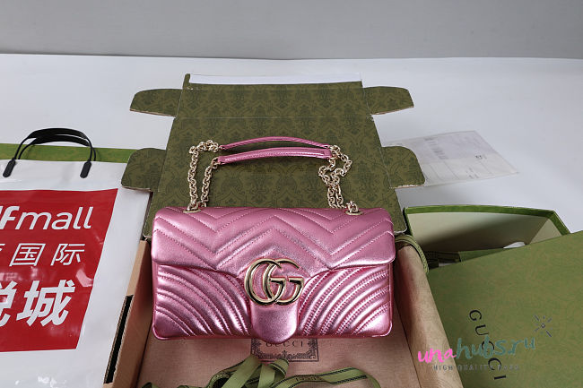 Gucci Marmont medium shoulder bag Bright pink 26x15x7cm - 1