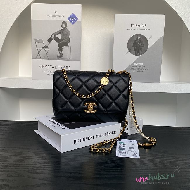 Chanel 25P Flap Bag Black Lambskin 20x14x4.5cm - 1