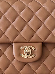 Chanel Medium Flap Bag light beige-brown Lambskin Gold 25cm - 6