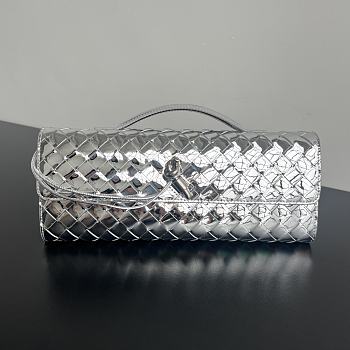 Bottega Veneta Andiamo Clutch In Silver - 31x13x3cm