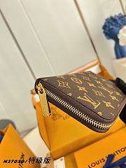 Louis Vuitton Zipper Wallet Monogram Gold 19cm - 2
