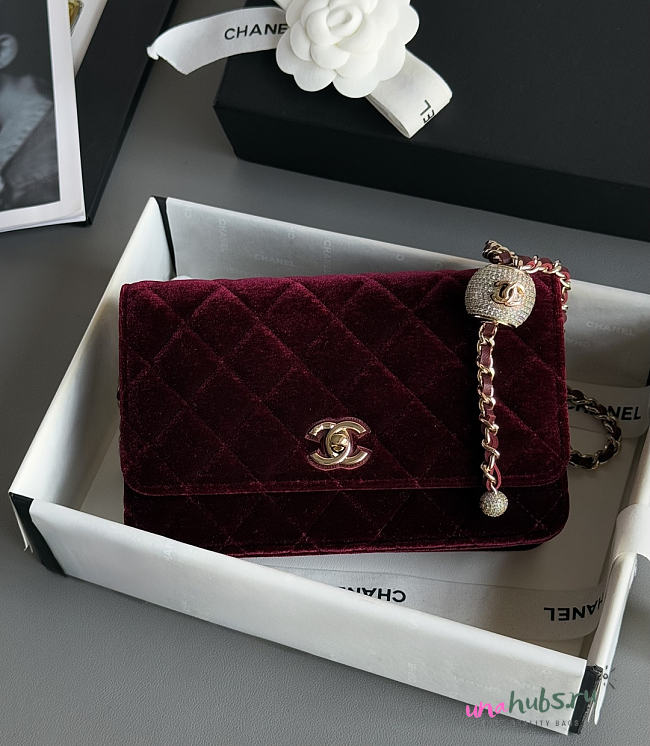 Chanel Pearl Crush Velvet Wallet on Chain 20x12cm - 1