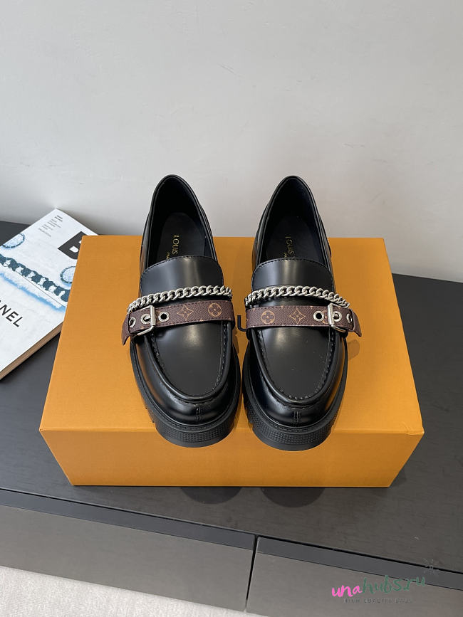Louis Vuitton District Flat Loafer Black - 1