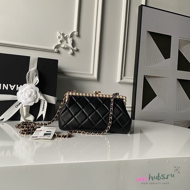Chanel Clutch Black Lambskin 20x10x7cm - 1