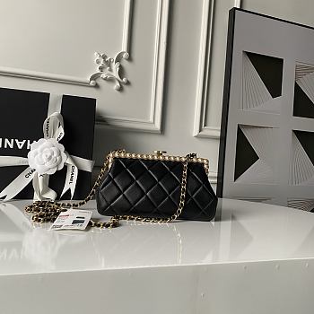 Chanel Clutch Black Lambskin 20x10x7cm