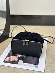 ALAÏA Le Pochon Black 22x10x19cm - 5