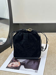 ALAÏA Le Pochon Black 22x10x19cm - 4