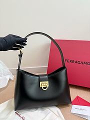 Salvatore Ferragamo Trifolio Black 30x20cm - 1