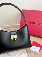 Salvatore Ferragamo Trifolio Black 30x20cm - 2
