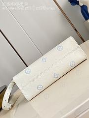 Louis Vuitton OnTheGo East West White Blue 25x13x10cm - 2