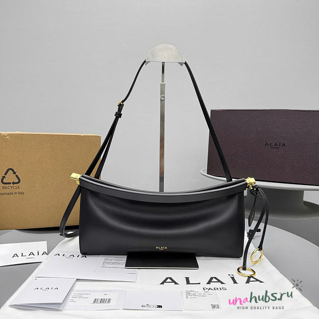 Alaia Le East West Black Bag 30x15x9cm - 1