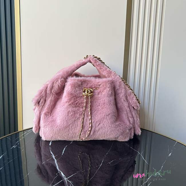 Chanel 25 Handbag Pink Fur 30x26x14cm - 1