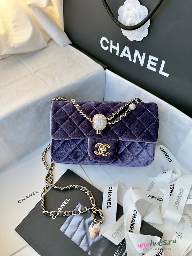Chanel Flap Bag Purple Velvet 20x13x7cm - 1