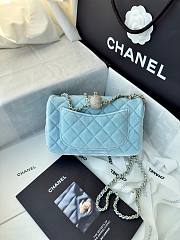 Chanel Flap Bag Blue Velvet 20x13x7cm - 4