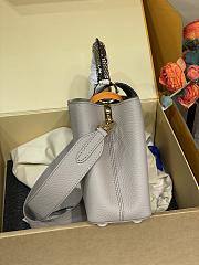 Louis Vuitton Capucines BB Crocodile and Leather 27x17.3x9cm - 3