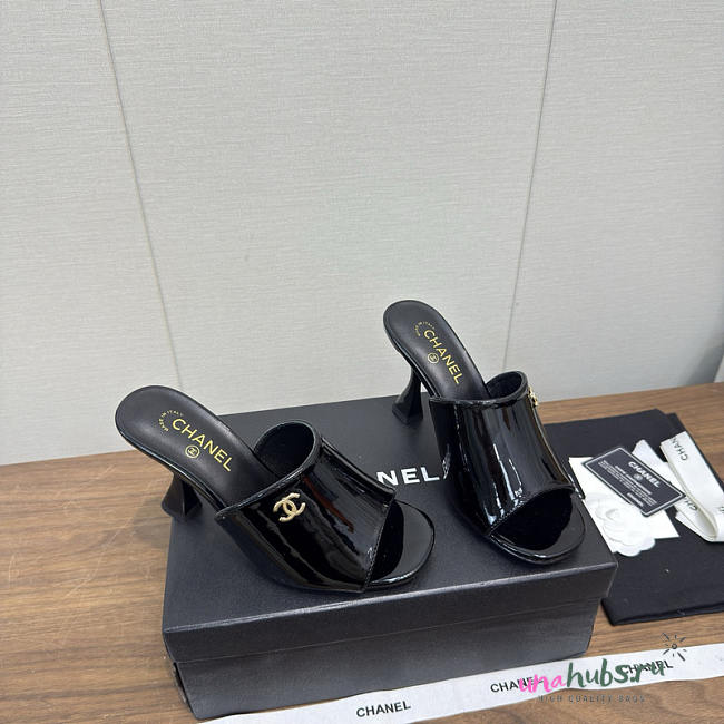 Chanel Patent Leather Mules With CC Logo In Black 9cm - 1