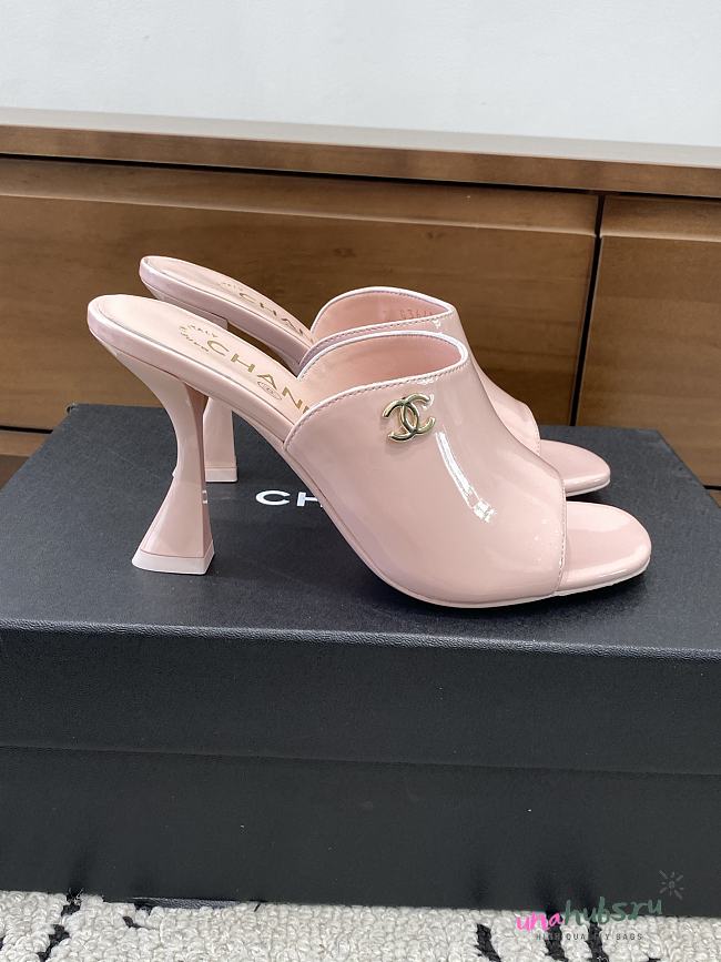 Chanel Patent Leather Mules With CC Logo In Pink 9cm - 1