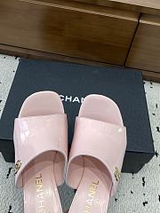 Chanel Patent Leather Mules With CC Logo In Pink 9cm - 4