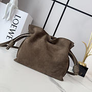 Loewe Mini Flamenco Purse In Dark Oak Grained 23x18x9cm - 4