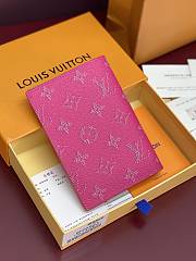 Louis Vuitton Passport Cover Pink 14x2.5x10cm - 2