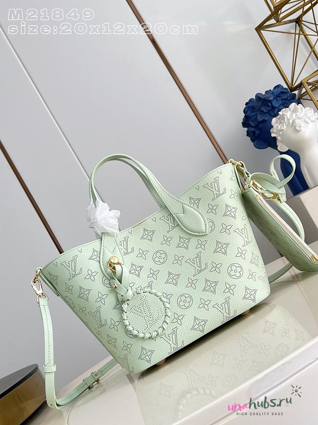 Louis Vuitton Blossom PM Perforated Mahina Green 20x12.5x20cm - 1