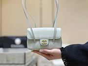 Chanel Small Flap Bag Light Green Calfskin Gold 22x15x7cm - 4