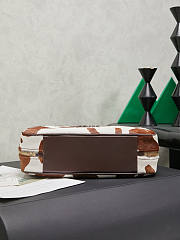 Miu Miu Beau Medium calf hair shoulder bag in white 29x17x9cm - 5