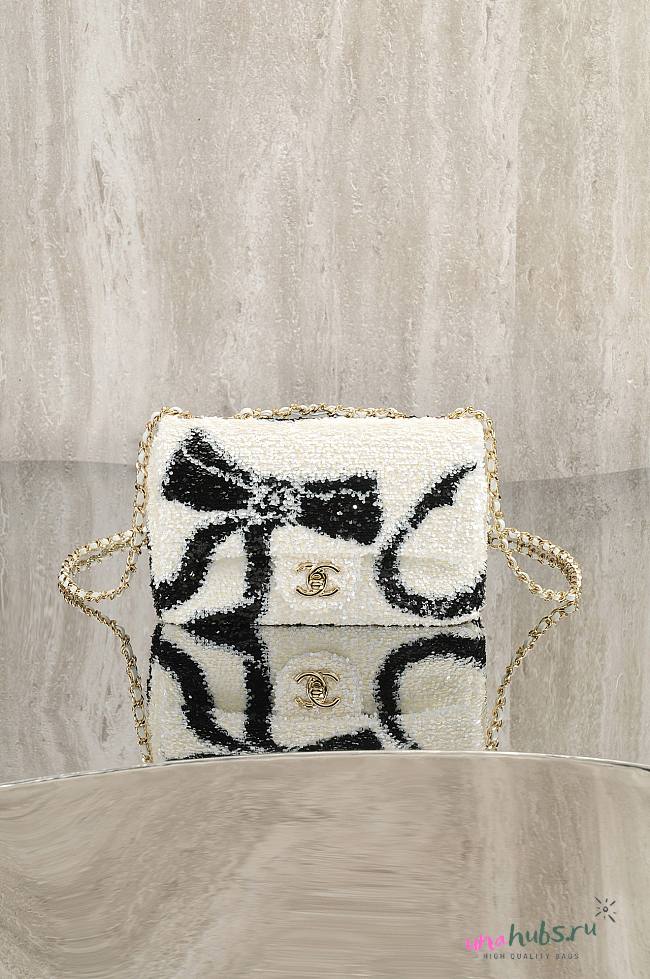 Chanel Flap Bag 20x14x7cm - 1