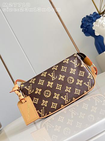 Louis Vuitton Pochette Accessoires Monogram 23.5x13.5x4cm