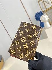 Louis Vuitton Passport Cover 14x10x2.5cm - 2
