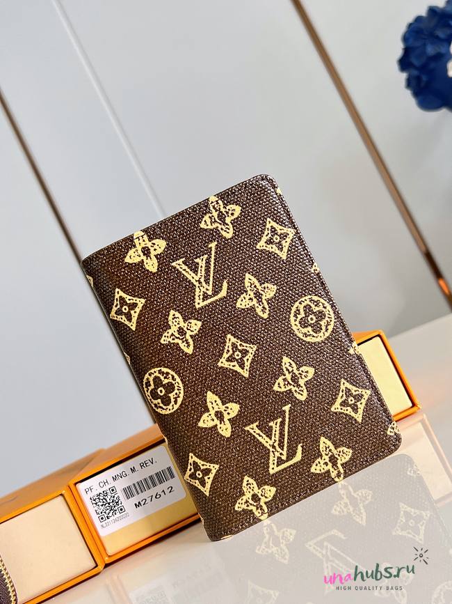 Louis Vuitton Passport Cover 14x10x2.5cm - 1