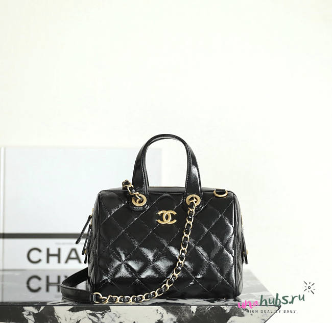 Chanel 25A Black Bolsa CC Bowling Bag 21x17x13cm - 1