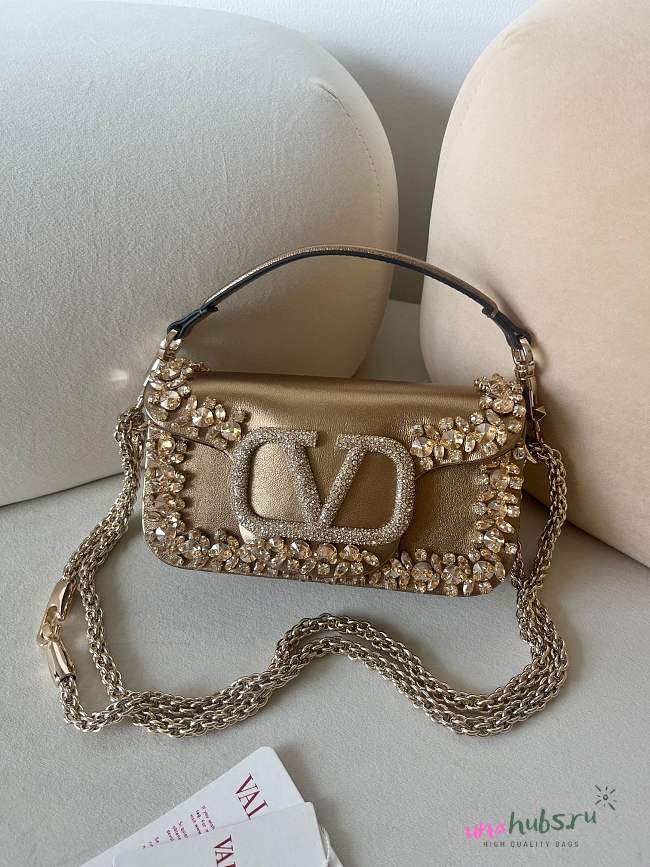 Valentino Garavani Small Locò Gold Shoulder Bag 19x10.5x5cm - 1