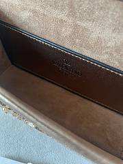 Valentino Garavani Small Locò Gold Shoulder Bag 19x10.5x5cm - 4