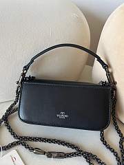 Valentino Garavani Small Locò Black Shoulder Bag 19x10.5x5cm - 2