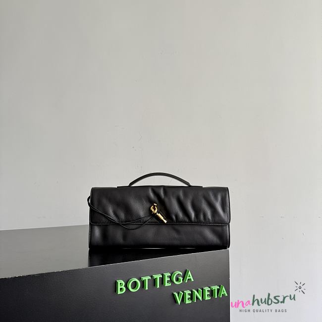 Bottega Veneta Andiamo Clutch Black 31x13x3cm - 1