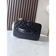 Chanel Vanity Case in Black Caviar Silver Hardware 25x16x18cm - 3