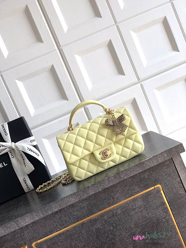 Chanel Classic bag with handle Light Yellow Lambskin 20x12x6cm - 1