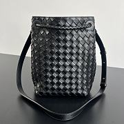 Bottega Veneta Andiamo Bucket Bag black 25x18.5x11cm - 3