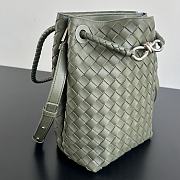 Bottega Veneta Andiamo Bucket Bag green 25x18.5x11cm - 2