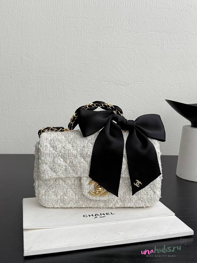 Chanel 25k Mini Flap Handle White Tweed 20x13x6cm - 1