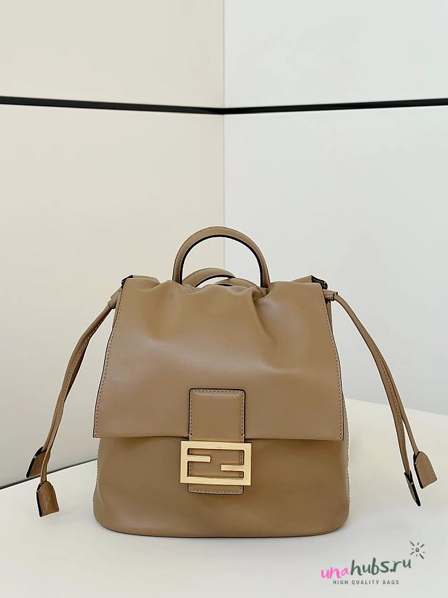 Fendi Backpack Brown leather backpack 26x12x23cm - 1
