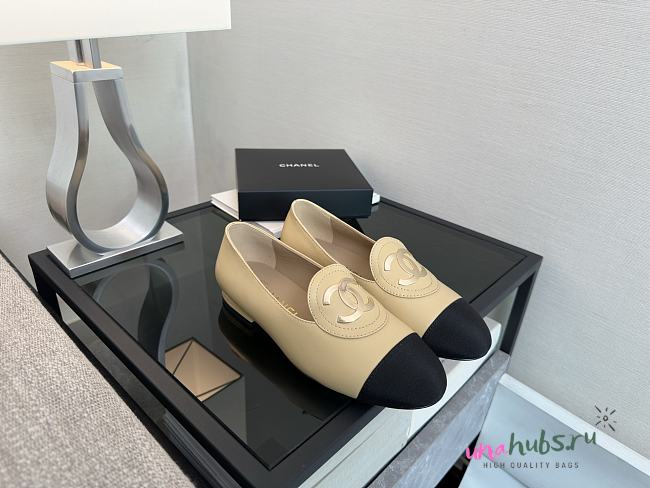 Chanel Moccasins Beige Black - 1