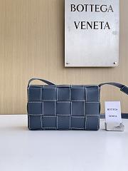 Bottega Veneta Medium Leather Cassette Blue Bag 23x15x6 - Unahubs - 2