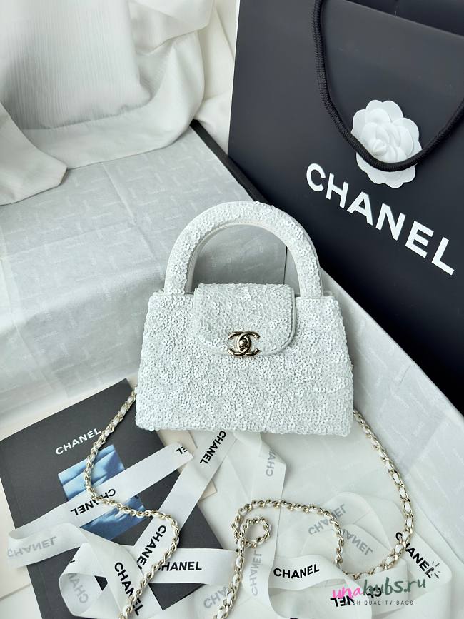 Chanel Kelly Sequins & Gold White 19x13x7cm - Unahubs - 1
