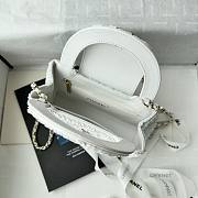 Chanel Kelly Sequins & Gold White 19x13x7cm - Unahubs - 2