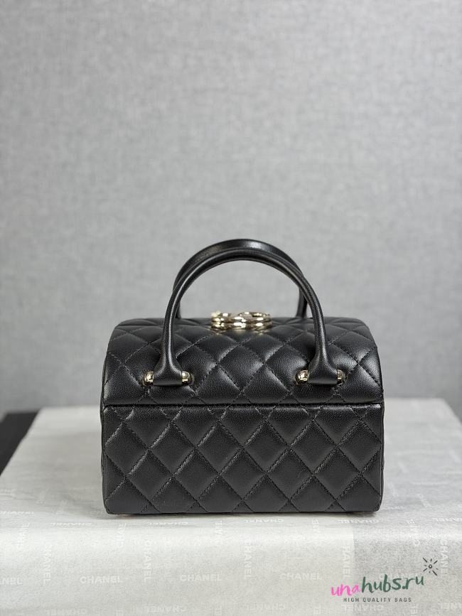 Chanel 26c Vanity Case Bag black Lambskin 16.5x15.5x11.5cm - Unahubs - 1