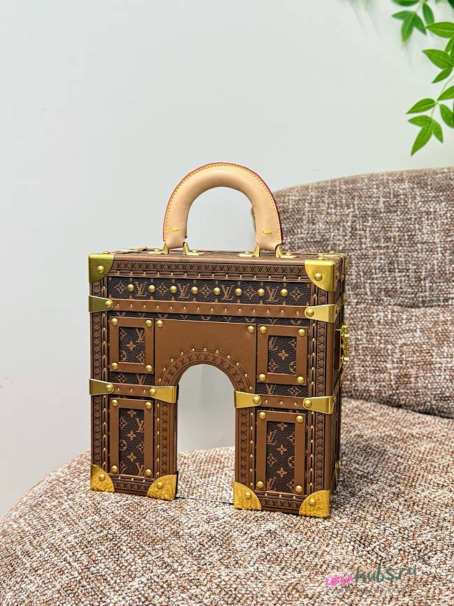 Louis Vuitton Triumphal Arch Chest 25x17.2x12.3cm - Unahubs - 1